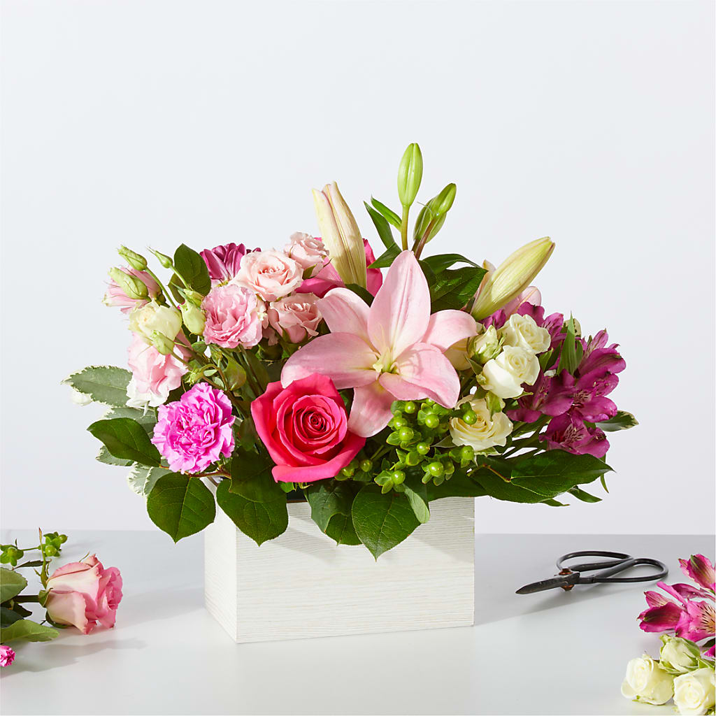 Sweetberry Box – A Florist Original – BUDS CUT FLOWERS & MORE, Taos NM