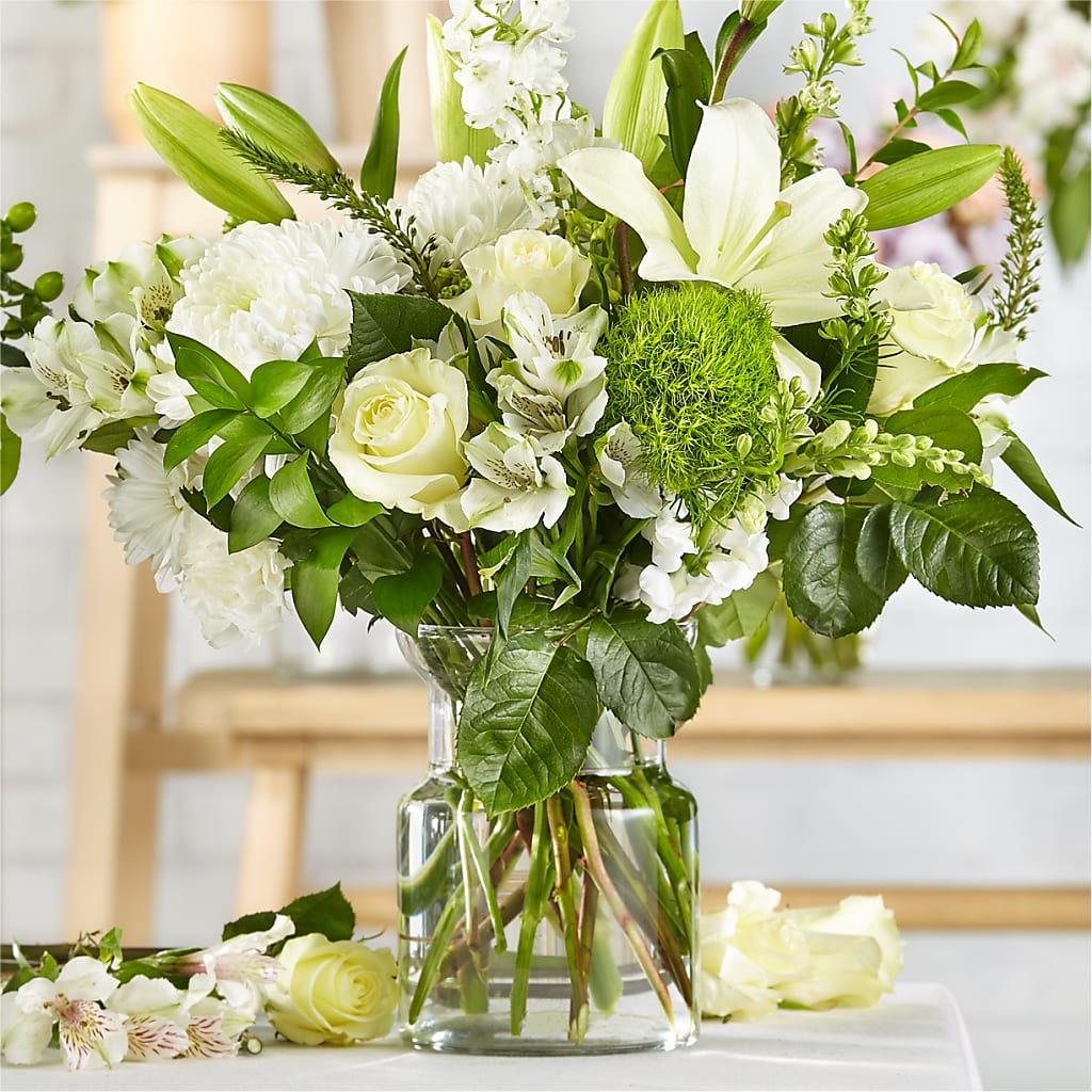 Classic Ivory – A Florist Original – BUDS CUT FLOWERS & MORE, Taos NM