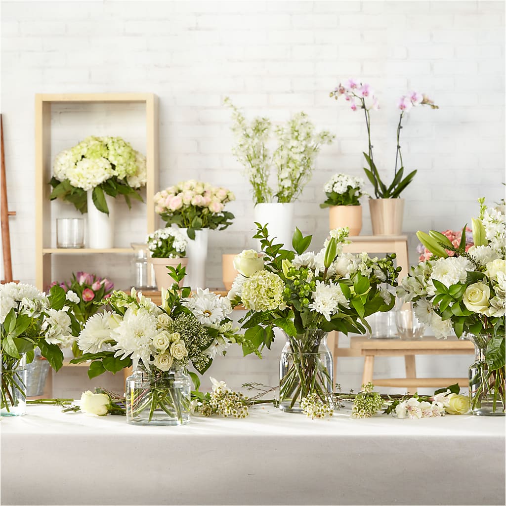 Classic Ivory – A Florist Original – BUDS CUT FLOWERS & MORE, Taos NM
