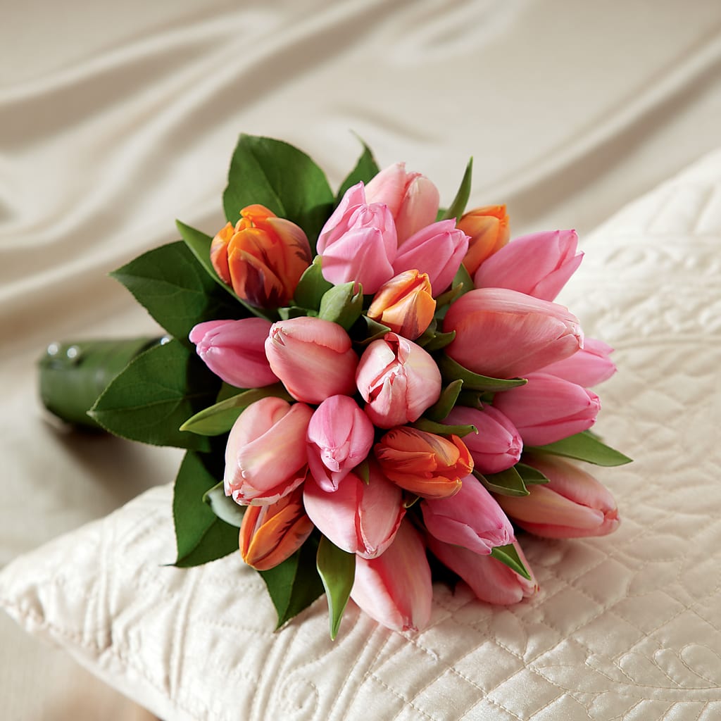 Embraceable Bouquet – BUDS CUT FLOWERS & MORE, Taos NM