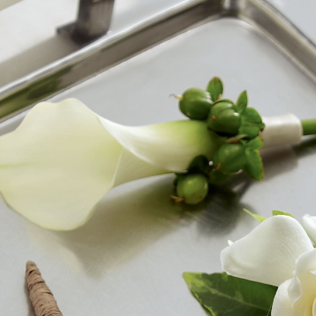 White Calla Boutonniere – BUDS CUT FLOWERS & MORE, Taos NM