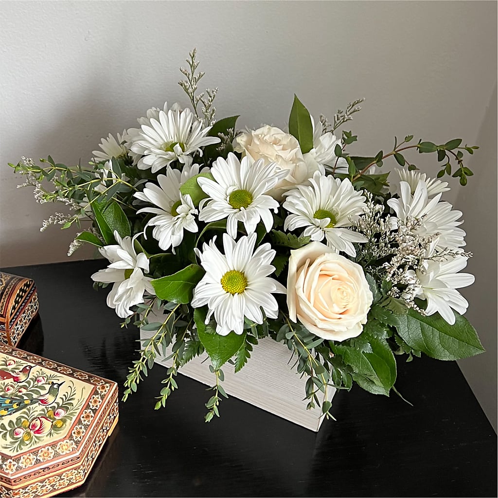 Fresh Linen Box Bouquet – BUDS CUT FLOWERS & MORE, Taos NM