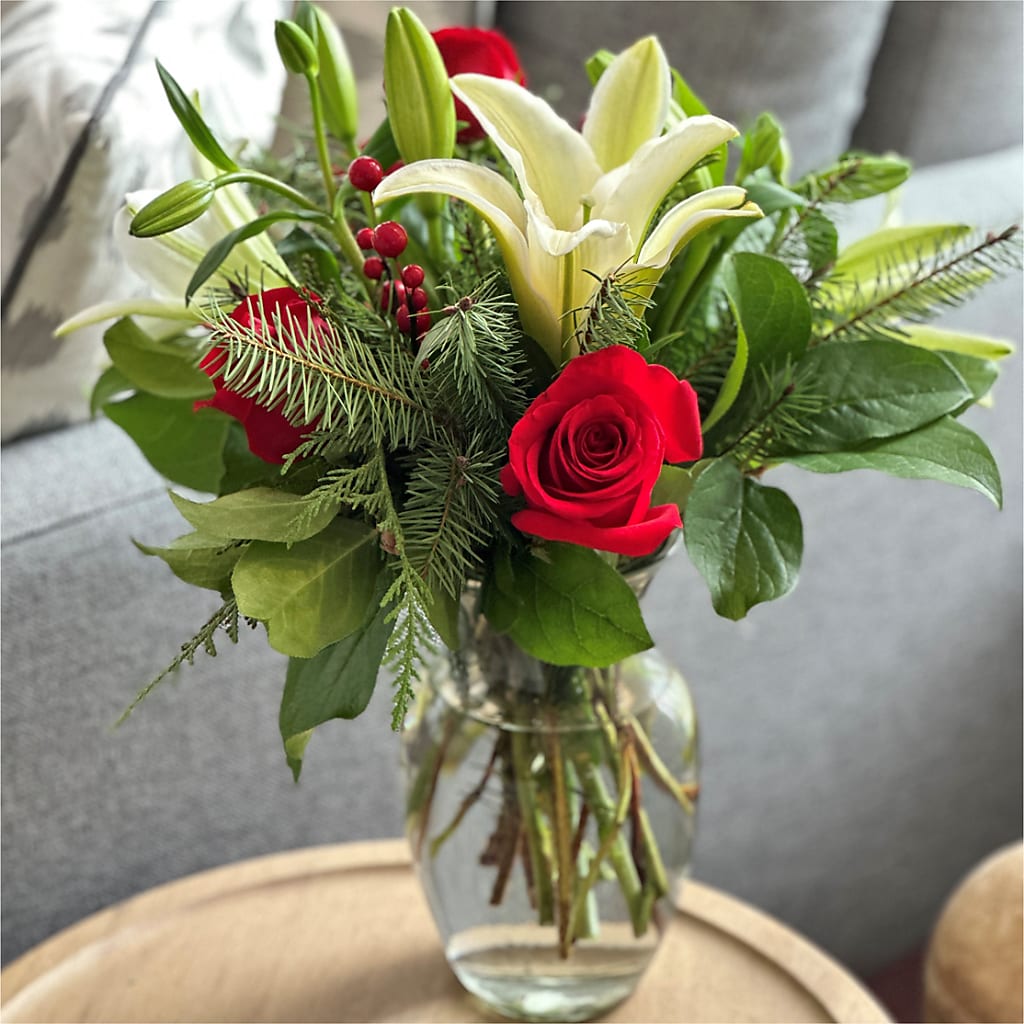 Sparkling Snowflakes Bouquet – BUDS CUT FLOWERS & MORE, Taos NM