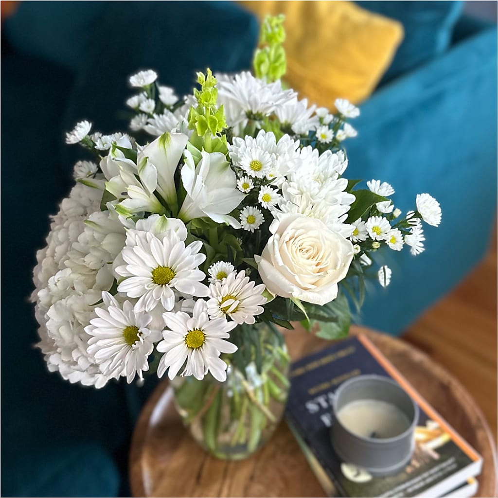 Classic Ivory – A Florist Original – BUDS CUT FLOWERS & MORE, Taos NM